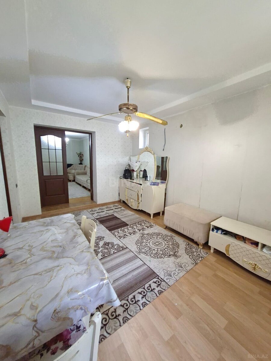 3 otaqlı Köhnə tikili, Elmlər Akademiyası m., Bakı