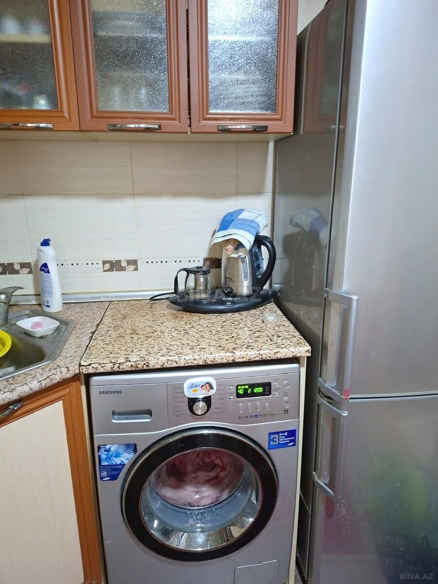 3 otaqlı Köhnə tikili, Elmlər Akademiyası m., Bakı
