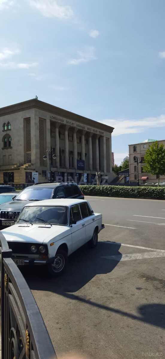 3 otaqlı Köhnə tikili, Nizami m., Bakı