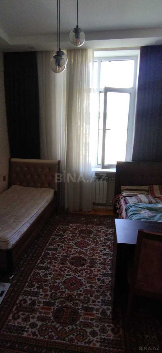 3 otaqlı Köhnə tikili, Nizami m., Bakı