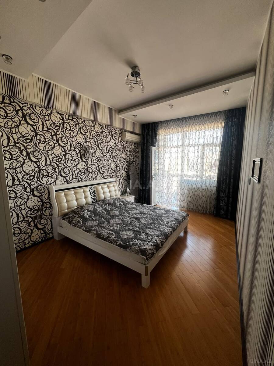 3 otaqlı Yeni tikili, Şah İsmayıl Xətai m., Bakı
