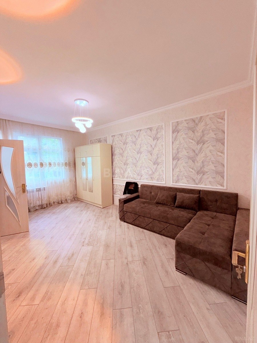 2 otaqlı Köhnə tikili, Memar Əcəmi m., Bakı