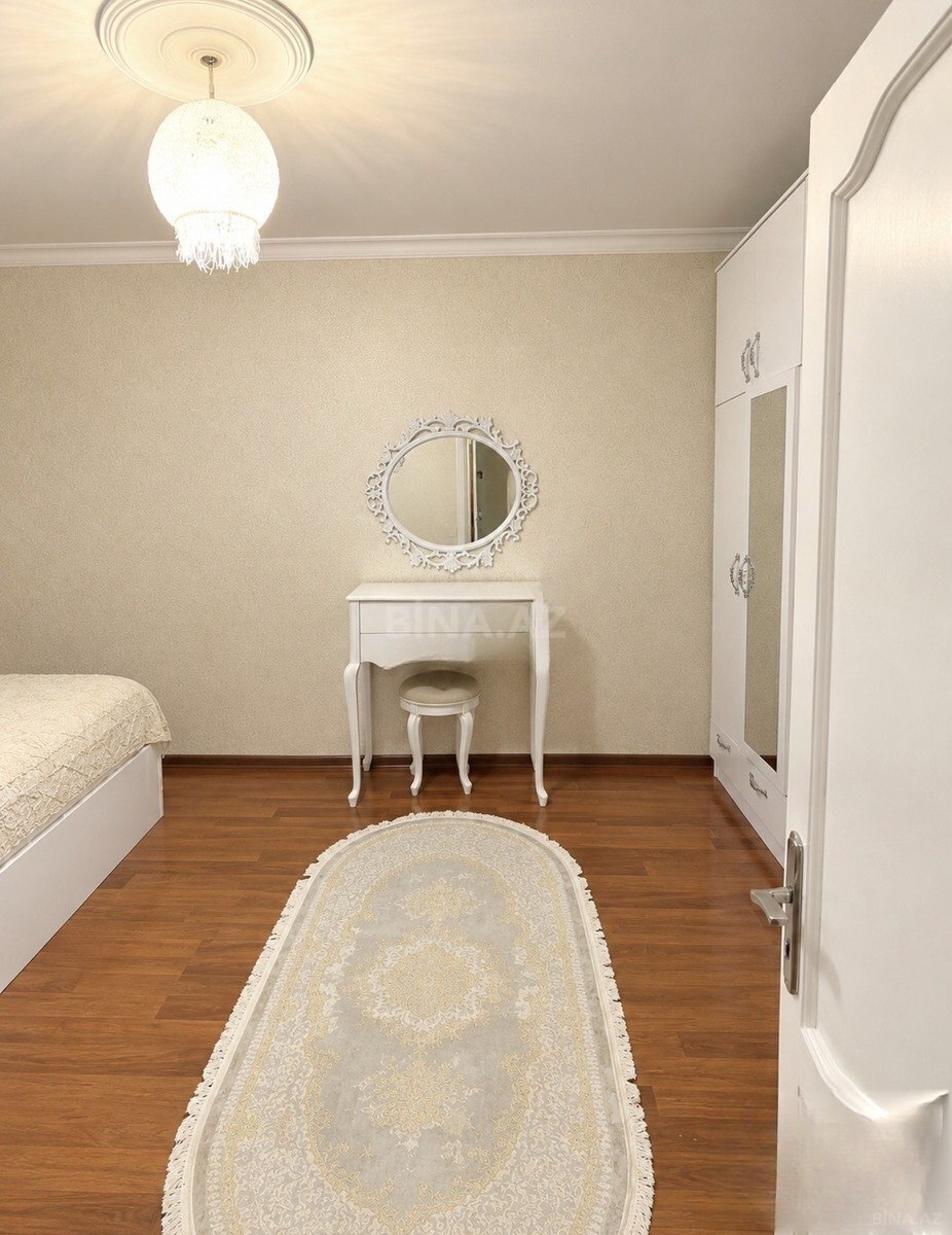 3 otaqlı Köhnə tikili, Memar Əcəmi m., Bakı
