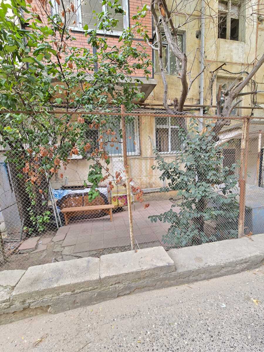 2 otaqlı Köhnə tikili, Memar Əcəmi m., Bakı