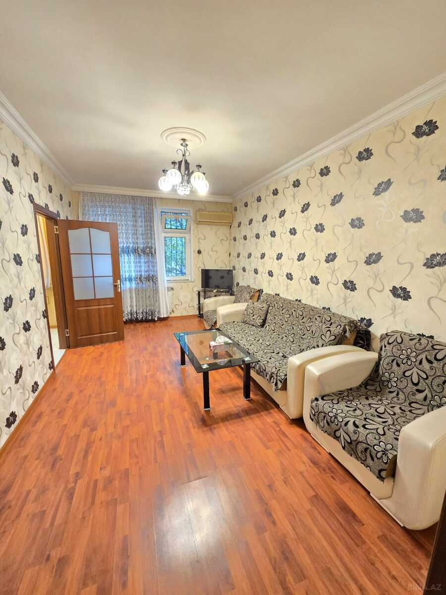 2 otaqlı Köhnə tikili, Memar Əcəmi m., Bakı