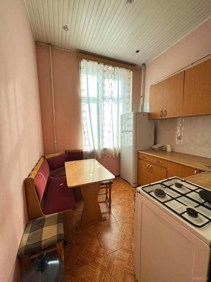 2 otaqlı Köhnə tikili, Bakıxanov q., Bakı