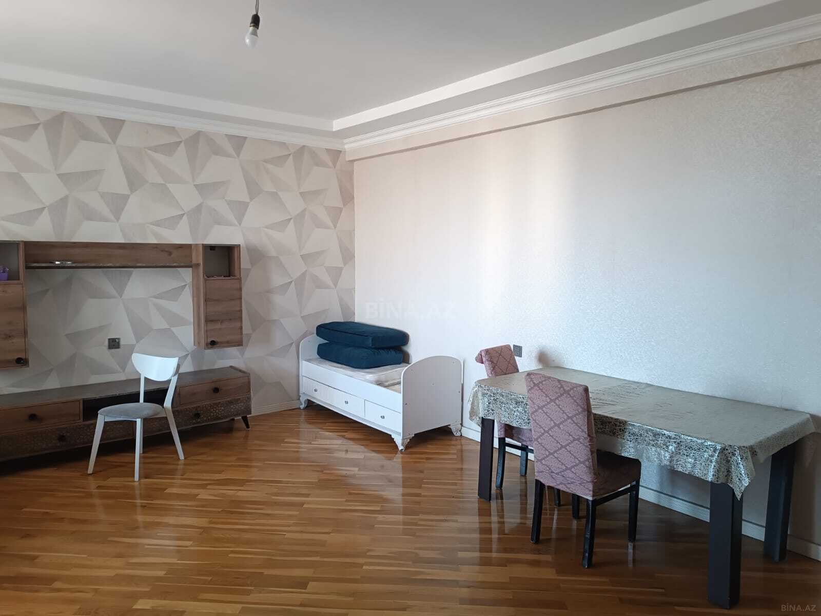 3 otaqlı Yeni tikili, Xırdalan