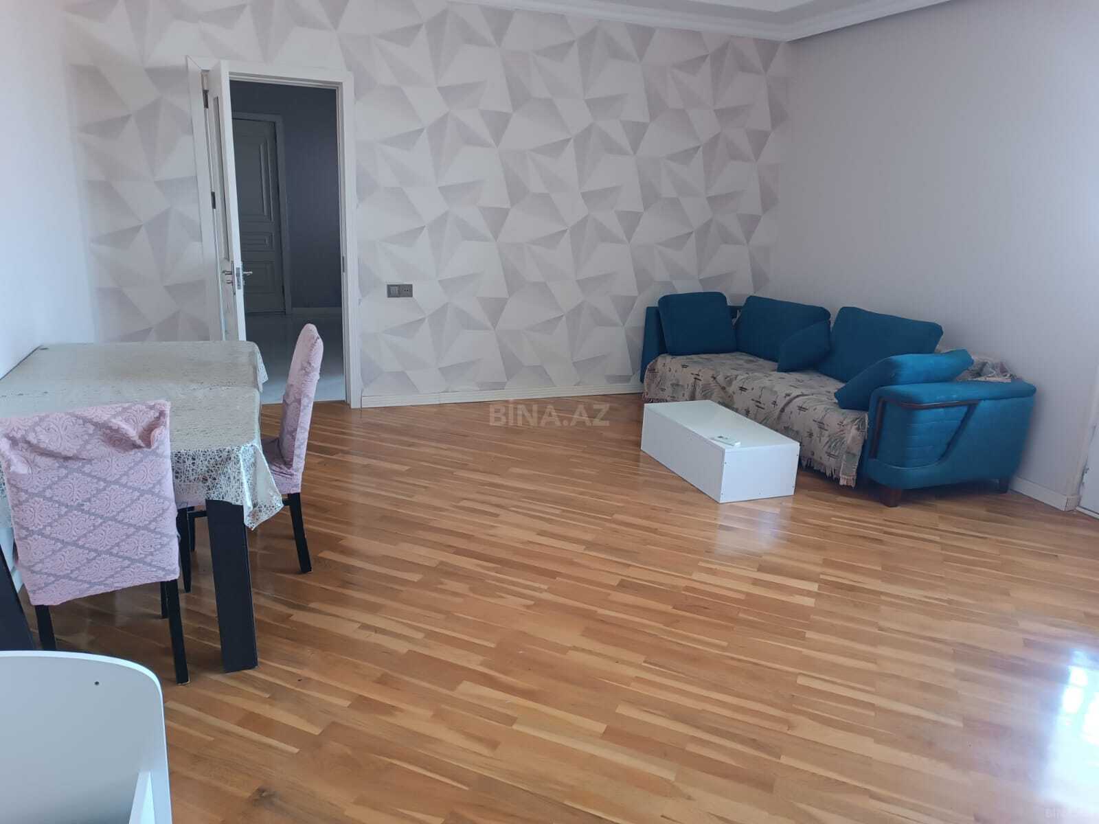 3 otaqlı Yeni tikili, Xırdalan