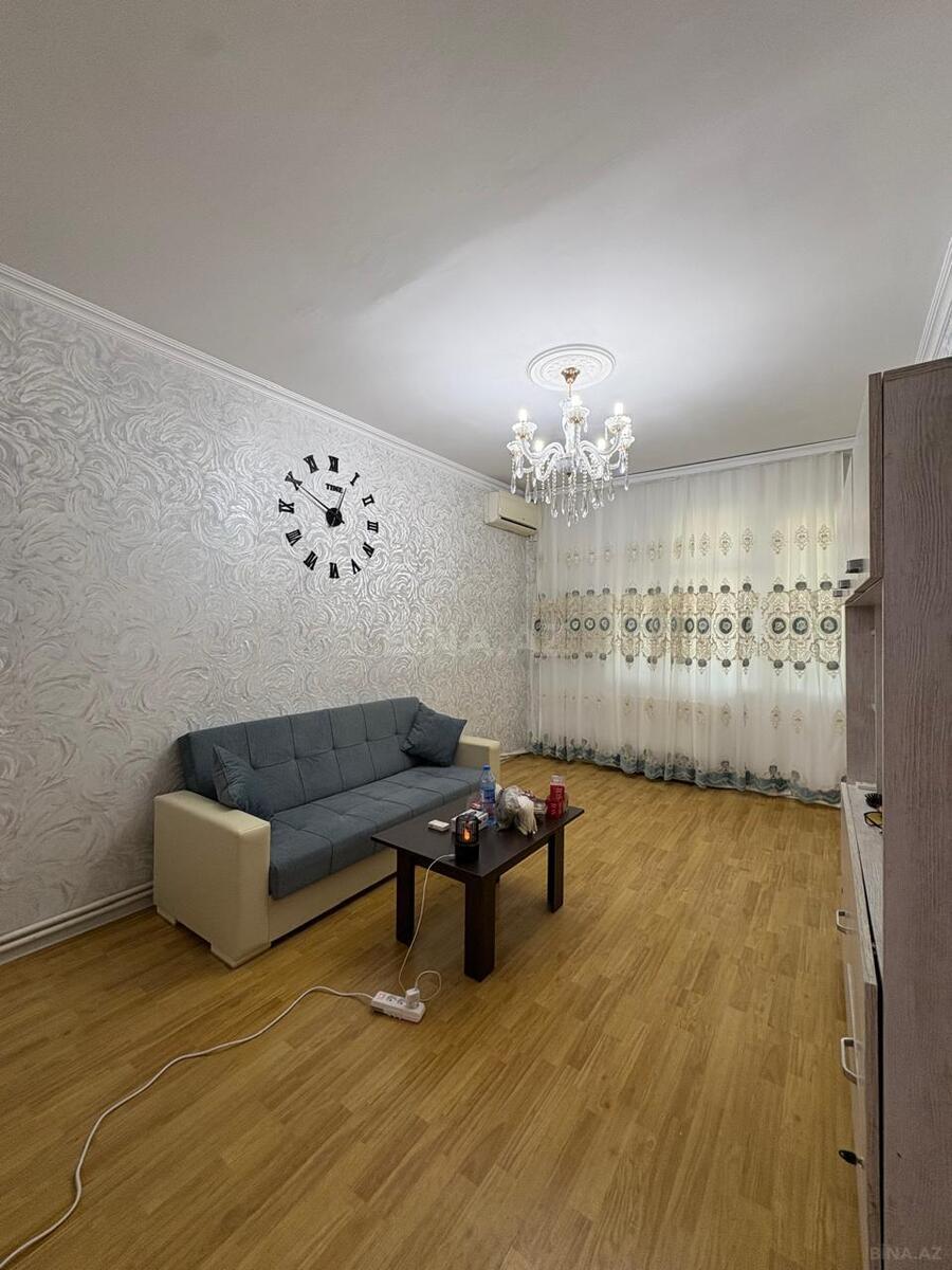 3 otaqlı Köhnə tikili, Memar Əcəmi m., Bakı