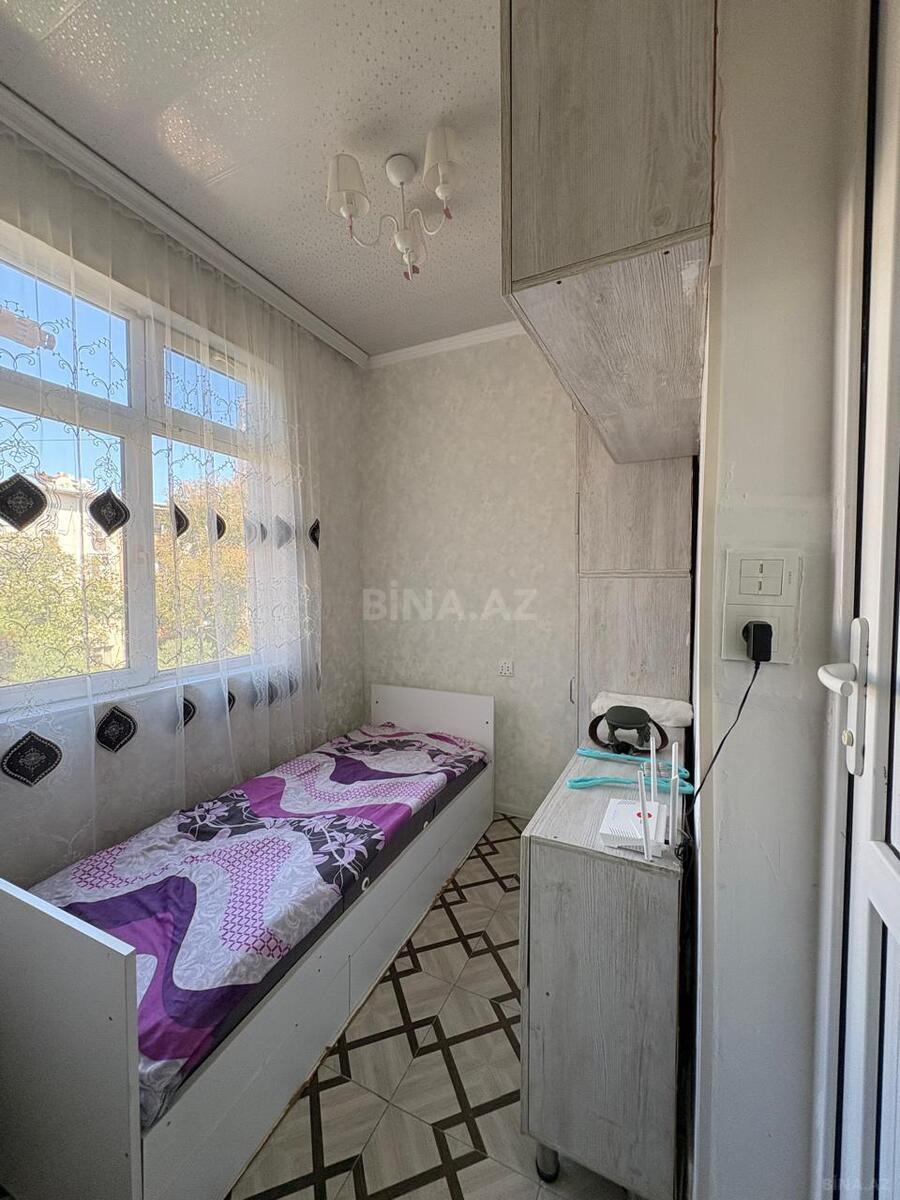 3 otaqlı Köhnə tikili, Memar Əcəmi m., Bakı