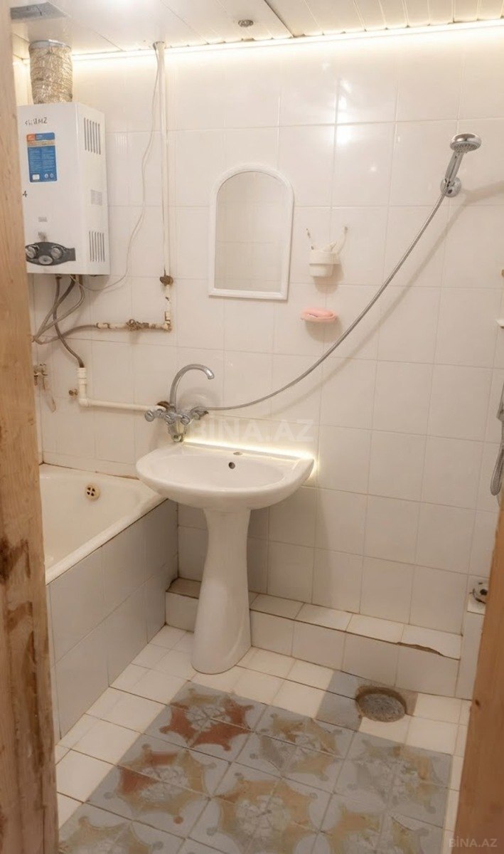 3 otaqlı Köhnə tikili, Neftçilər m., Bakı