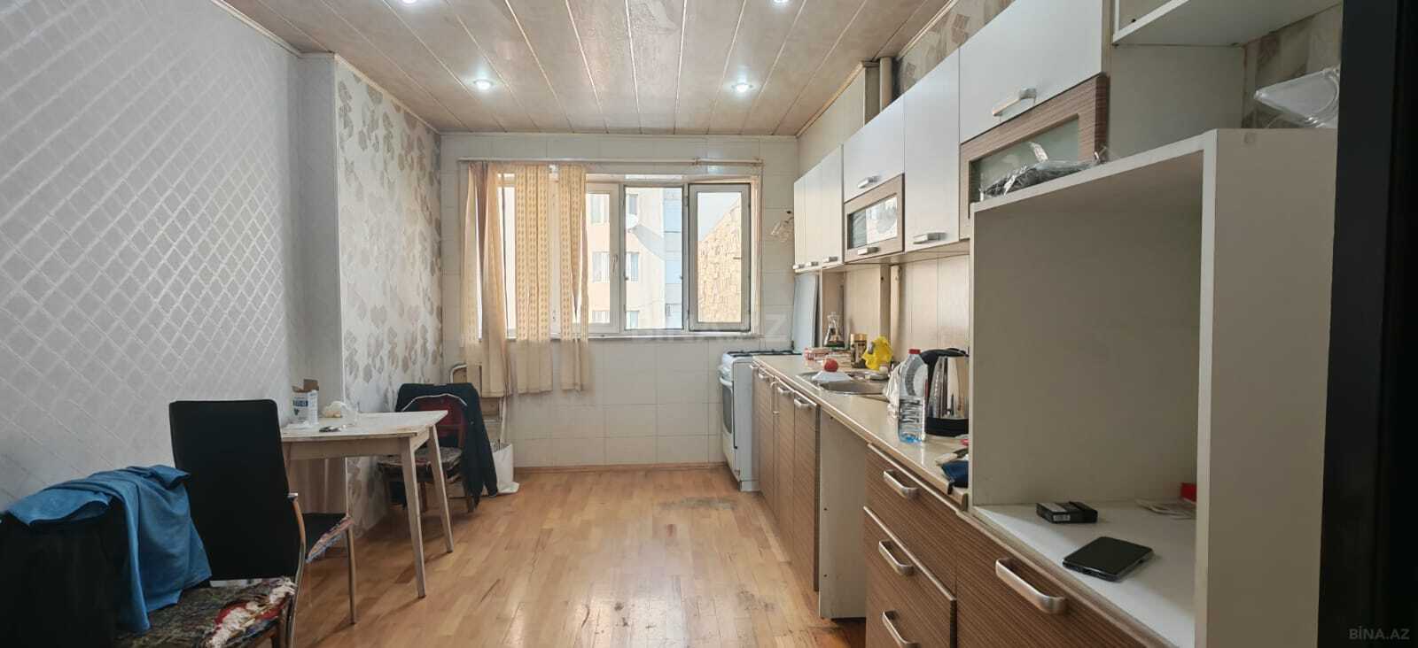 3 otaqlı Köhnə tikili, Xalqlar Dostluğu m., Bakı