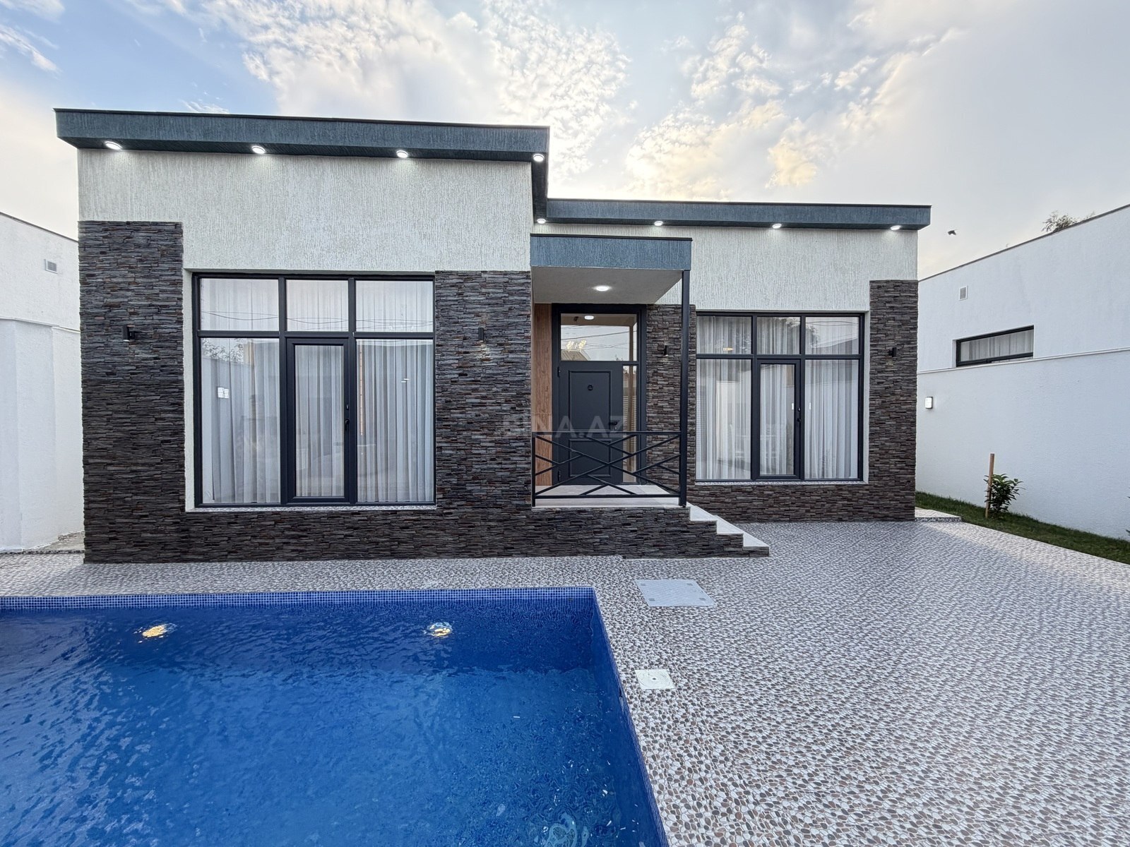 4 otaqlı Həyət evi/Bağ evi, Mərdəkan q., Bakı