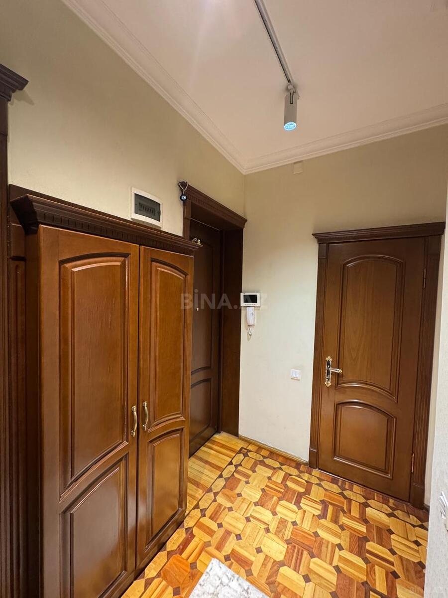 2 otaqlı Köhnə tikili, Şah İsmayıl Xətai m., Bakı