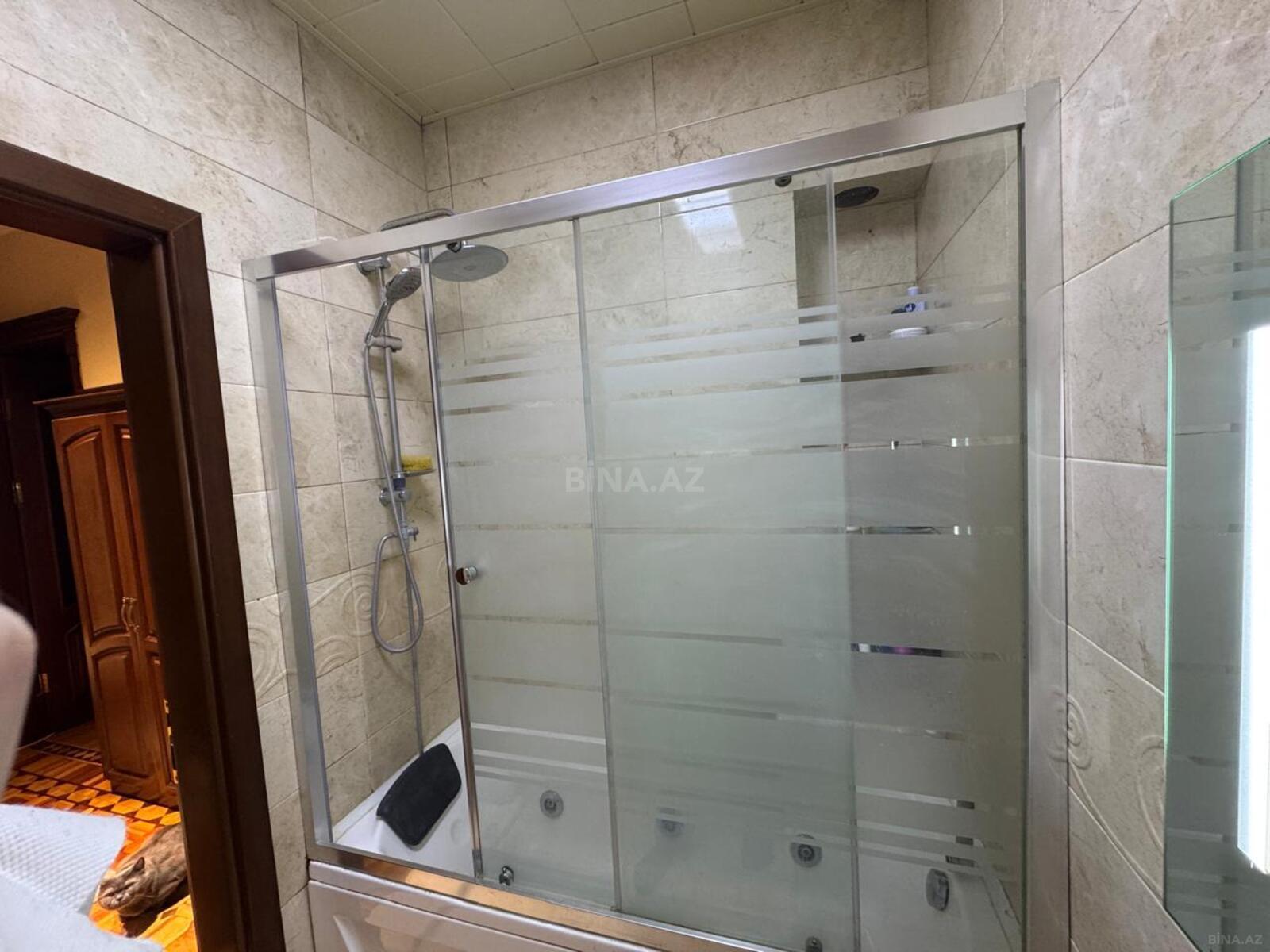 2 otaqlı Köhnə tikili, Şah İsmayıl Xətai m., Bakı