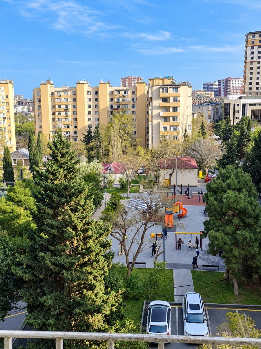 3 otaqlı Köhnə tikili, Memar Əcəmi m., Bakı