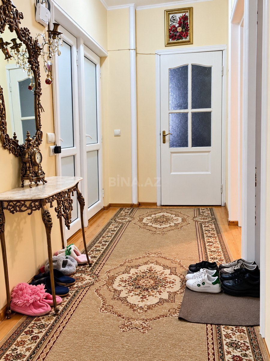 3 otaqlı Köhnə tikili, Memar Əcəmi m., Bakı