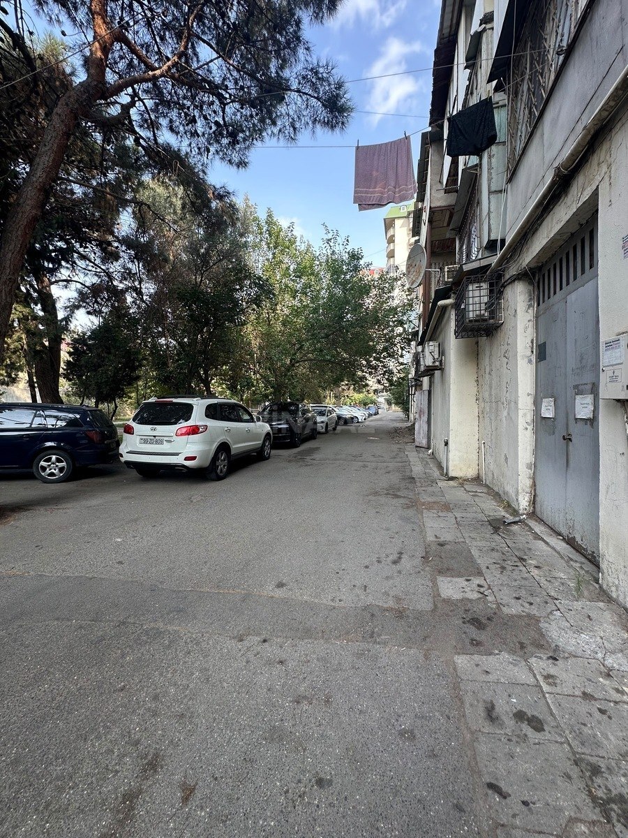 2 otaqlı Köhnə tikili, İnşaatçılar m., Bakı