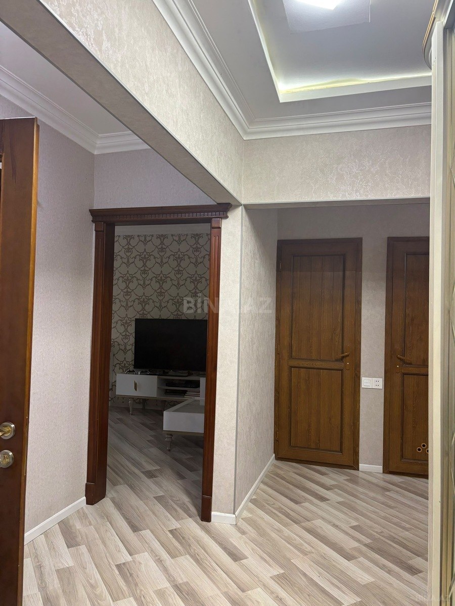 3 otaqlı Köhnə tikili, Xalqlar Dostluğu m., Bakı