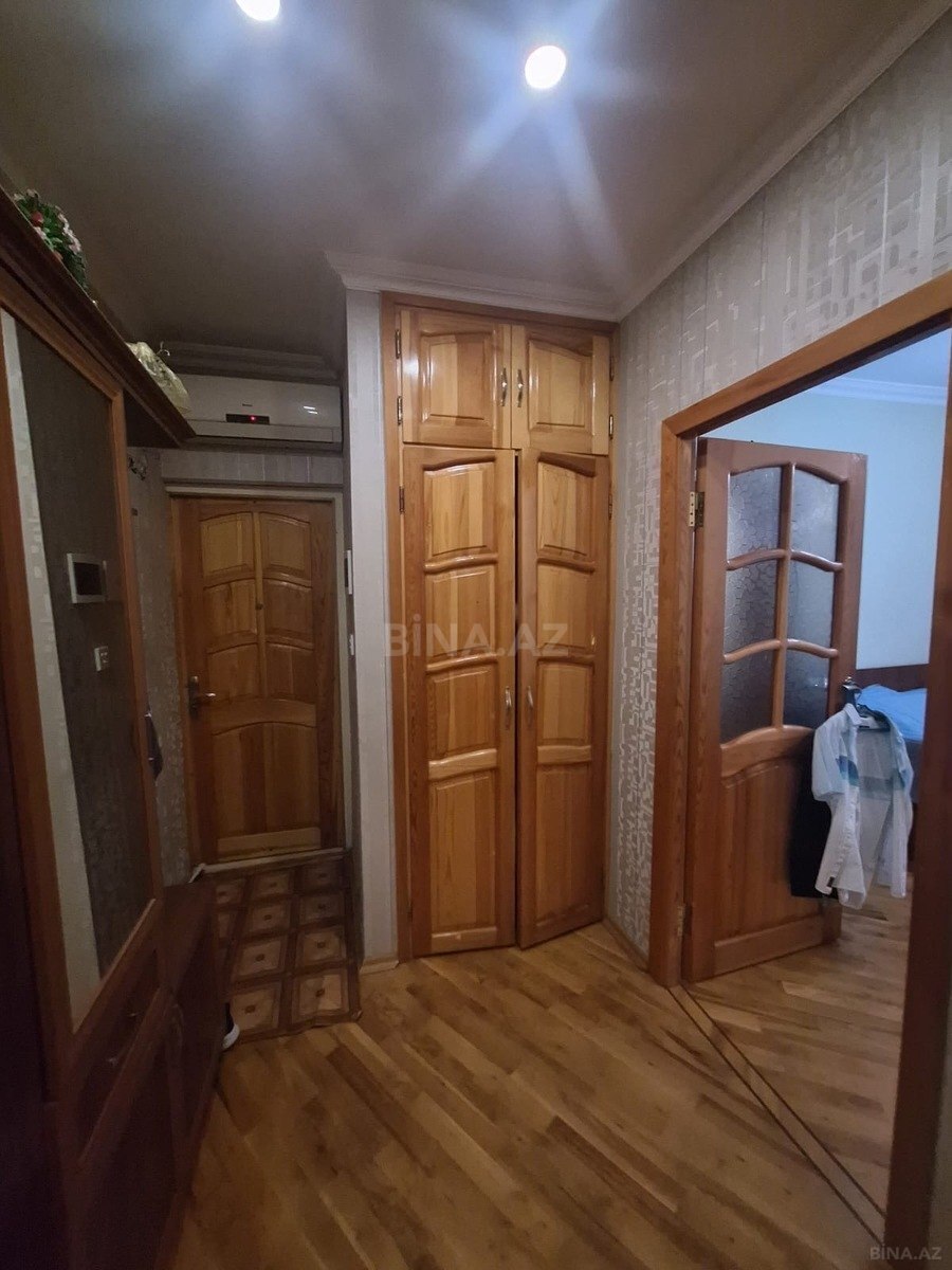 3 otaqlı Köhnə tikili, Xalqlar Dostluğu m., Bakı