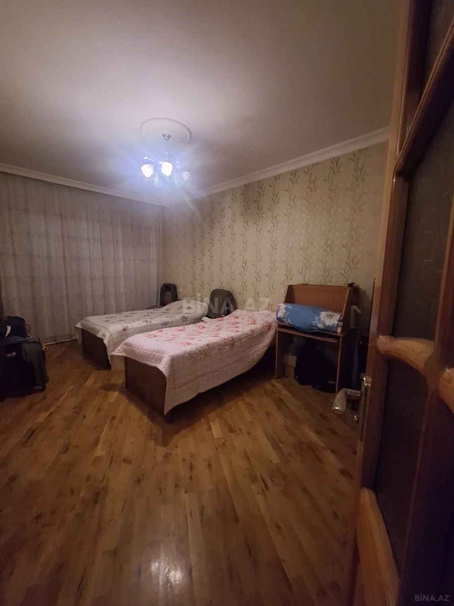 3 otaqlı Köhnə tikili, Xalqlar Dostluğu m., Bakı