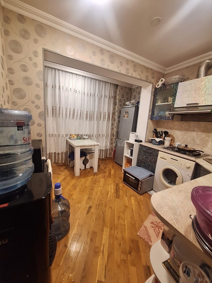 3 otaqlı Köhnə tikili, Xalqlar Dostluğu m., Bakı