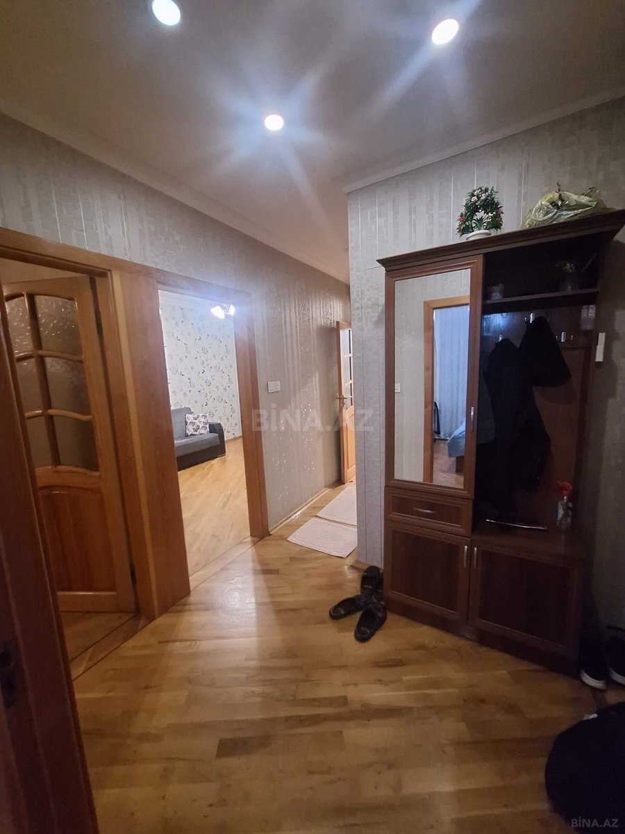 3 otaqlı Köhnə tikili, Xalqlar Dostluğu m., Bakı