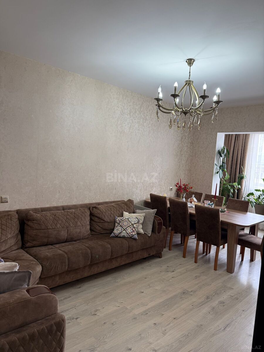3 otaqlı Köhnə tikili, Bakıxanov q., Bakı