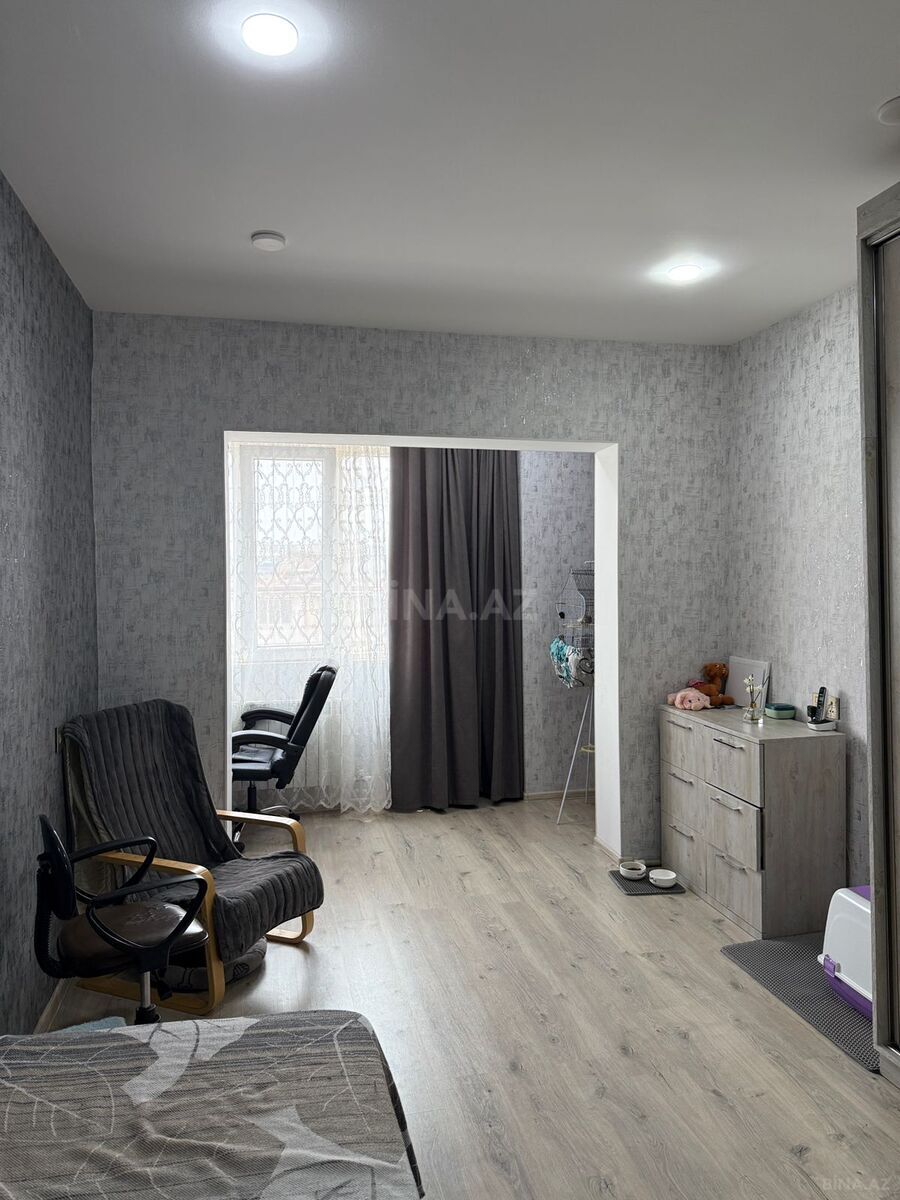 3 otaqlı Köhnə tikili, Bakıxanov q., Bakı
