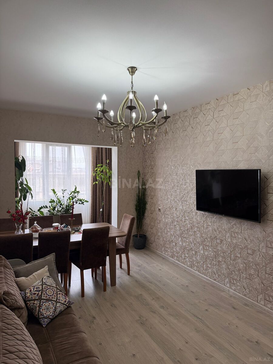 3 otaqlı Köhnə tikili, Bakıxanov q., Bakı