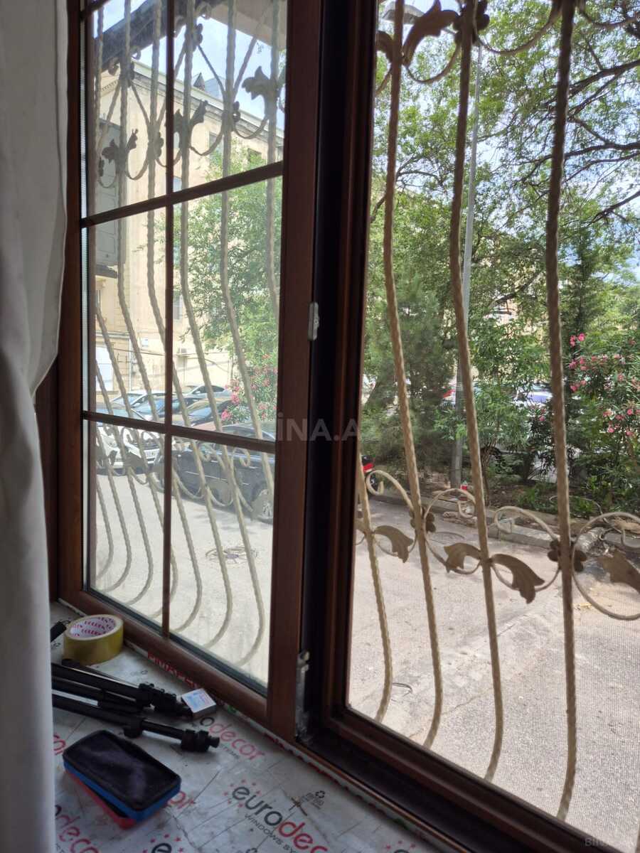 4 otaqlı Köhnə tikili, Bakıxanov q., Bakı