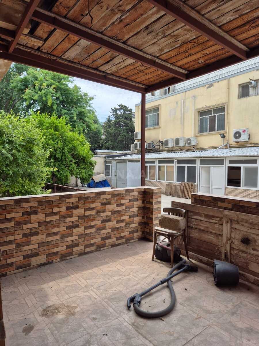 4 otaqlı Köhnə tikili, Bakıxanov q., Bakı
