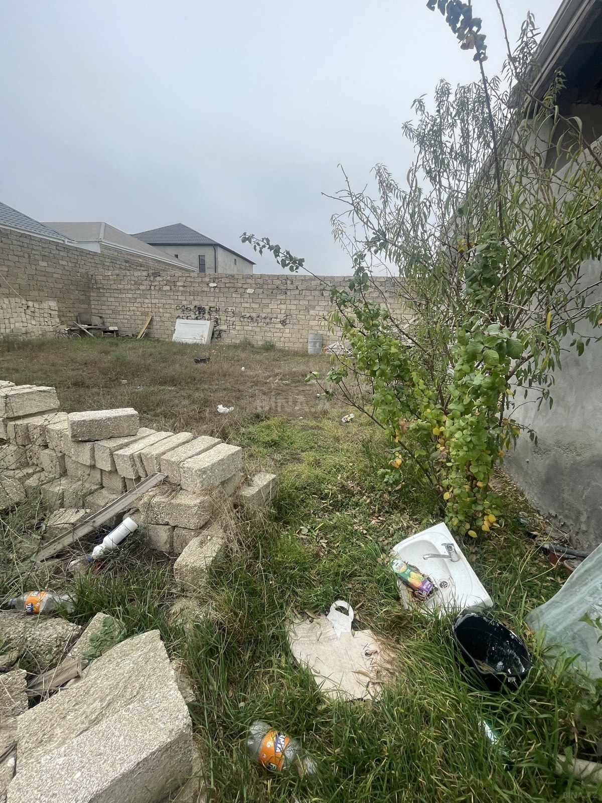 Torpaq satılır, Binə, Bakı