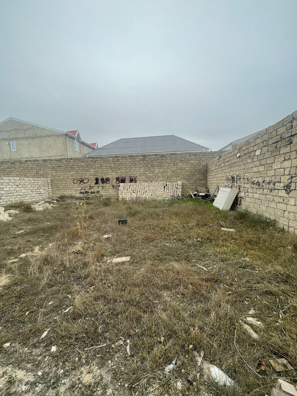 Torpaq satılır, Binə, Bakı