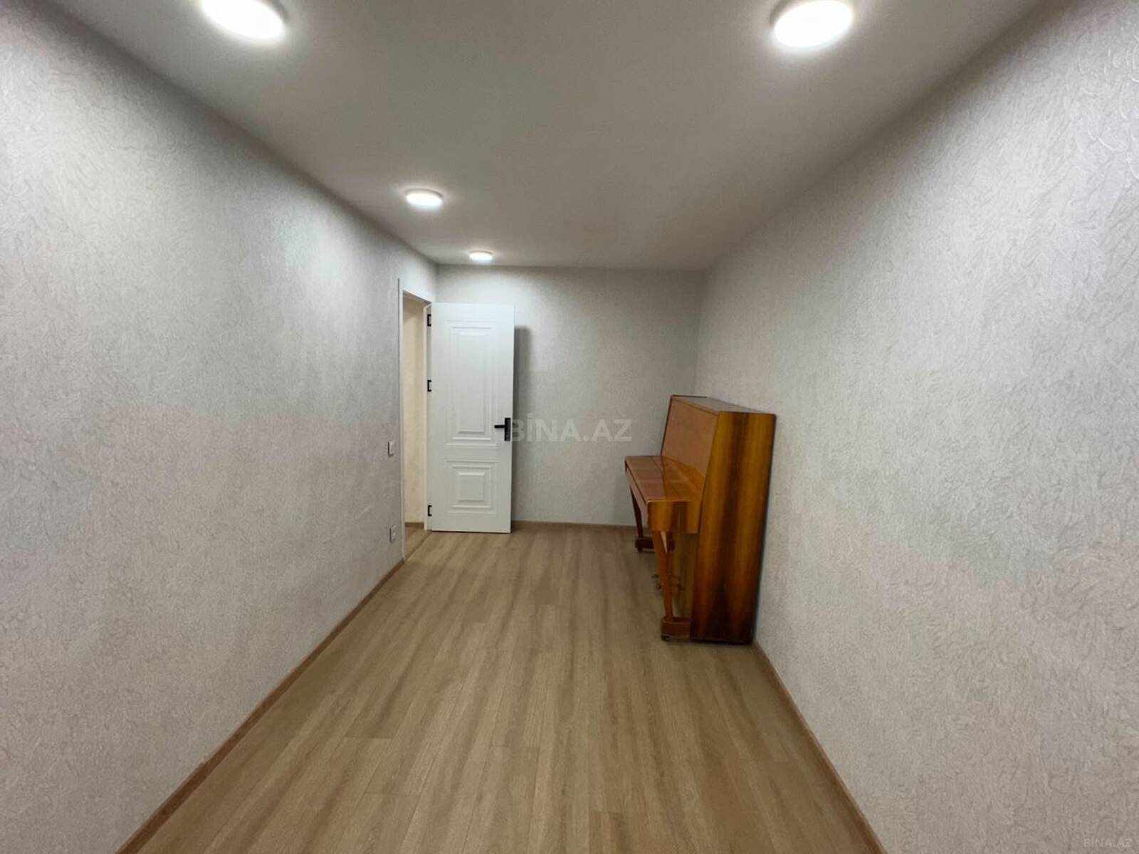 3 otaqlı Köhnə tikili, Nizami m., Bakı