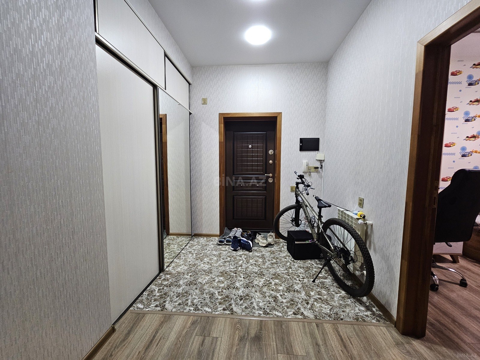 3 otaqlı Yeni tikili, Xırdalan