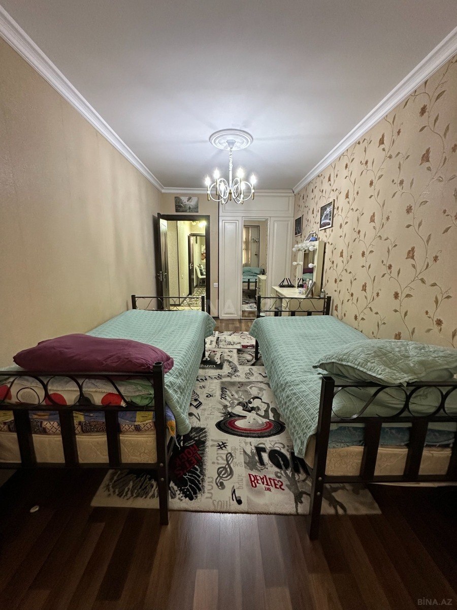 3 otaqlı Köhnə tikili, Bakıxanov q., Bakı