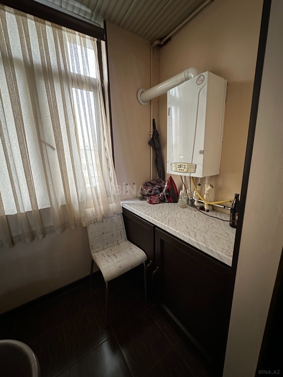 3 otaqlı Köhnə tikili, Bakıxanov q., Bakı