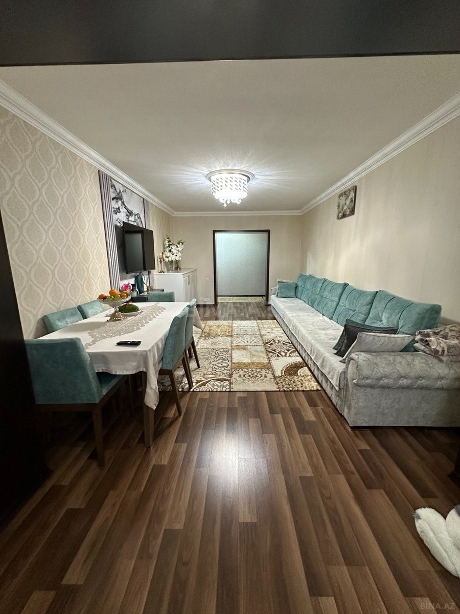 3 otaqlı Köhnə tikili, Bakıxanov q., Bakı