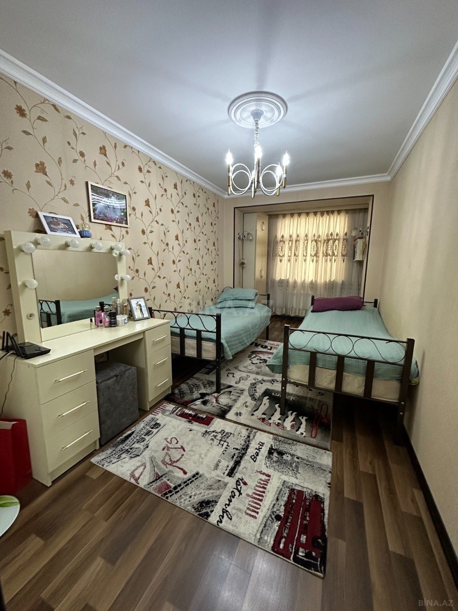3 otaqlı Köhnə tikili, Bakıxanov q., Bakı