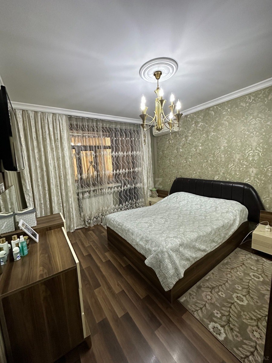 3 otaqlı Köhnə tikili, Bakıxanov q., Bakı