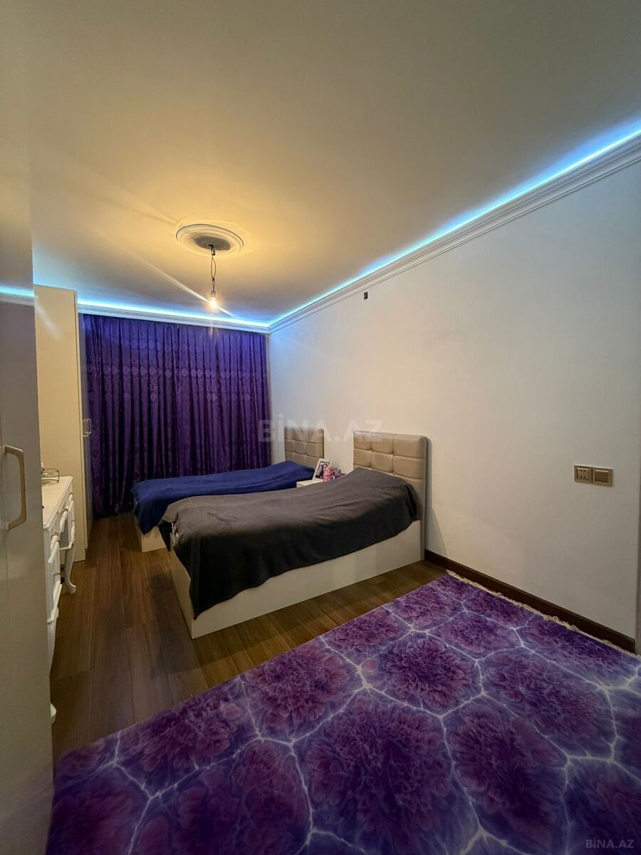 3 otaqlı Köhnə tikili, Bakıxanov q., Bakı