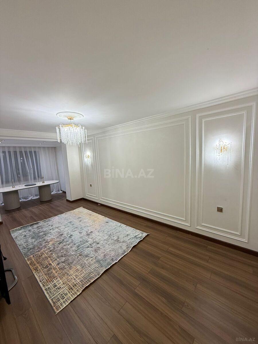 3 otaqlı Köhnə tikili, Bakıxanov q., Bakı