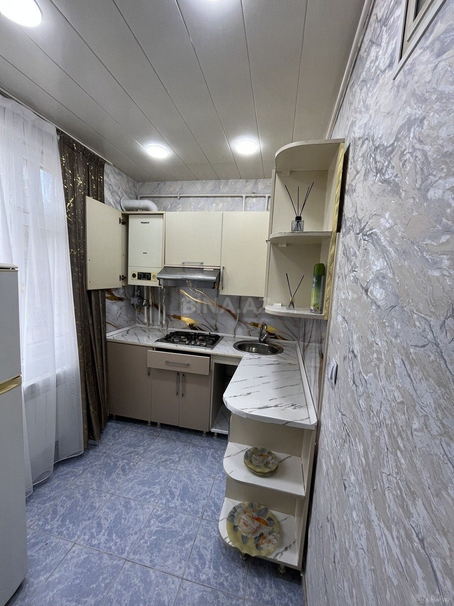 2 otaqlı Köhnə tikili, Memar Əcəmi m., Bakı