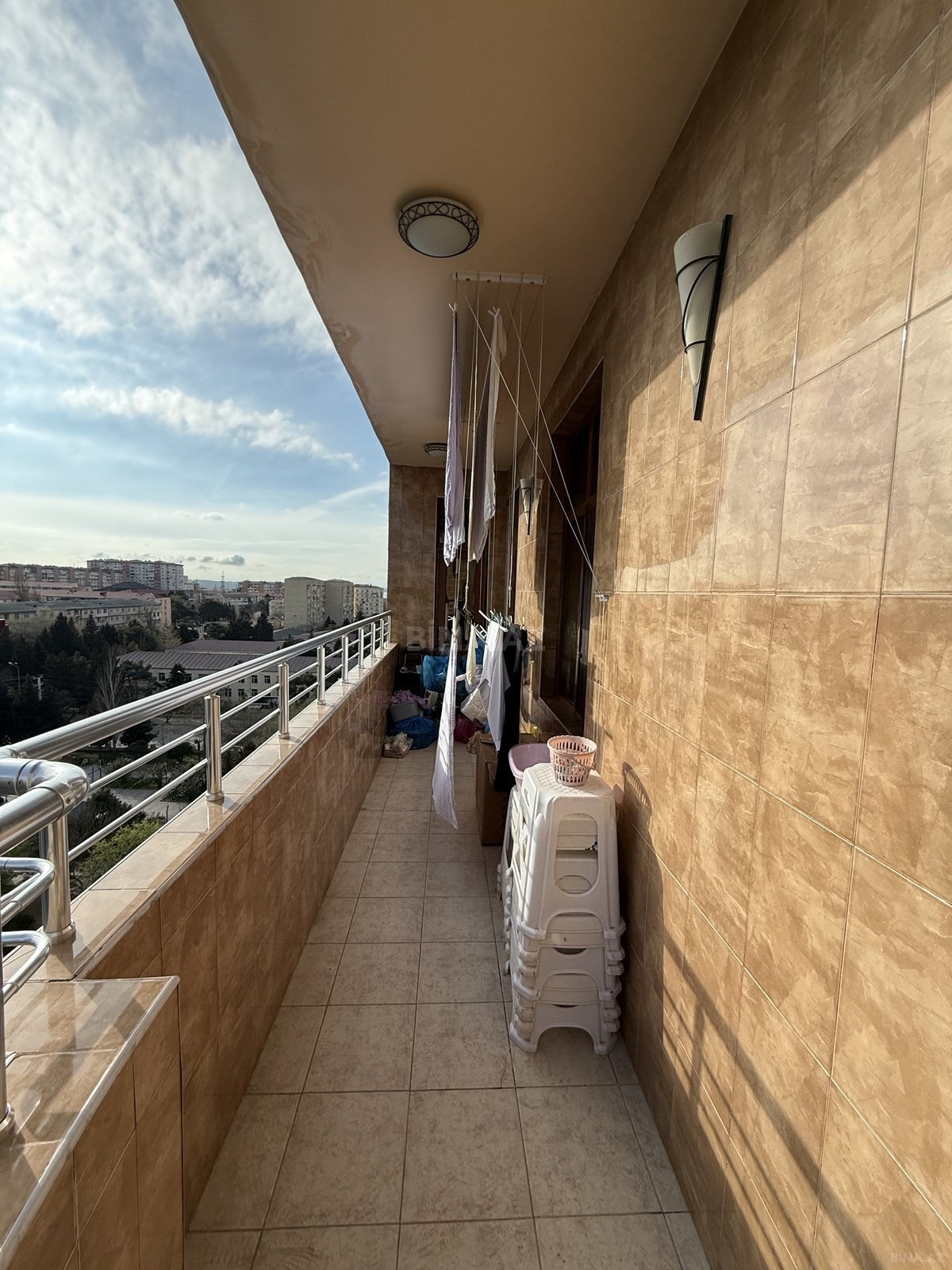 3 otaqlı Yeni tikili, Xırdalan