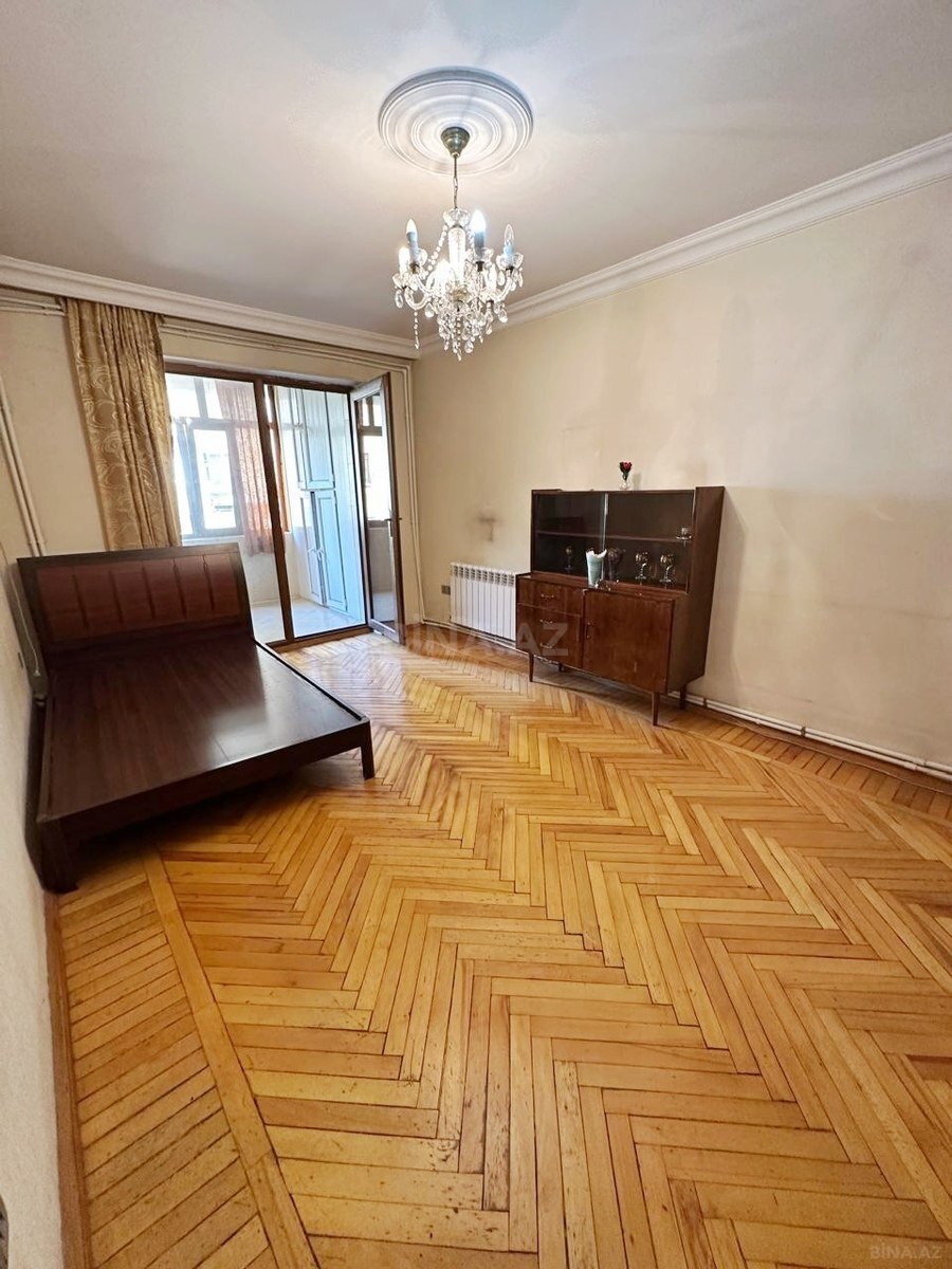 3 otaqlı Köhnə tikili, Nizami m., Bakı