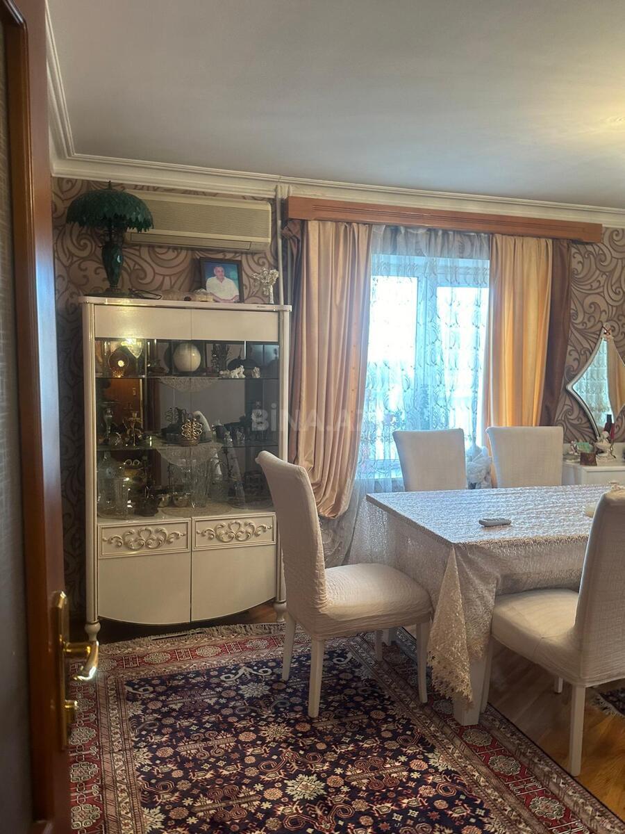 3 otaqlı Köhnə tikili, İnşaatçılar m., Bakı