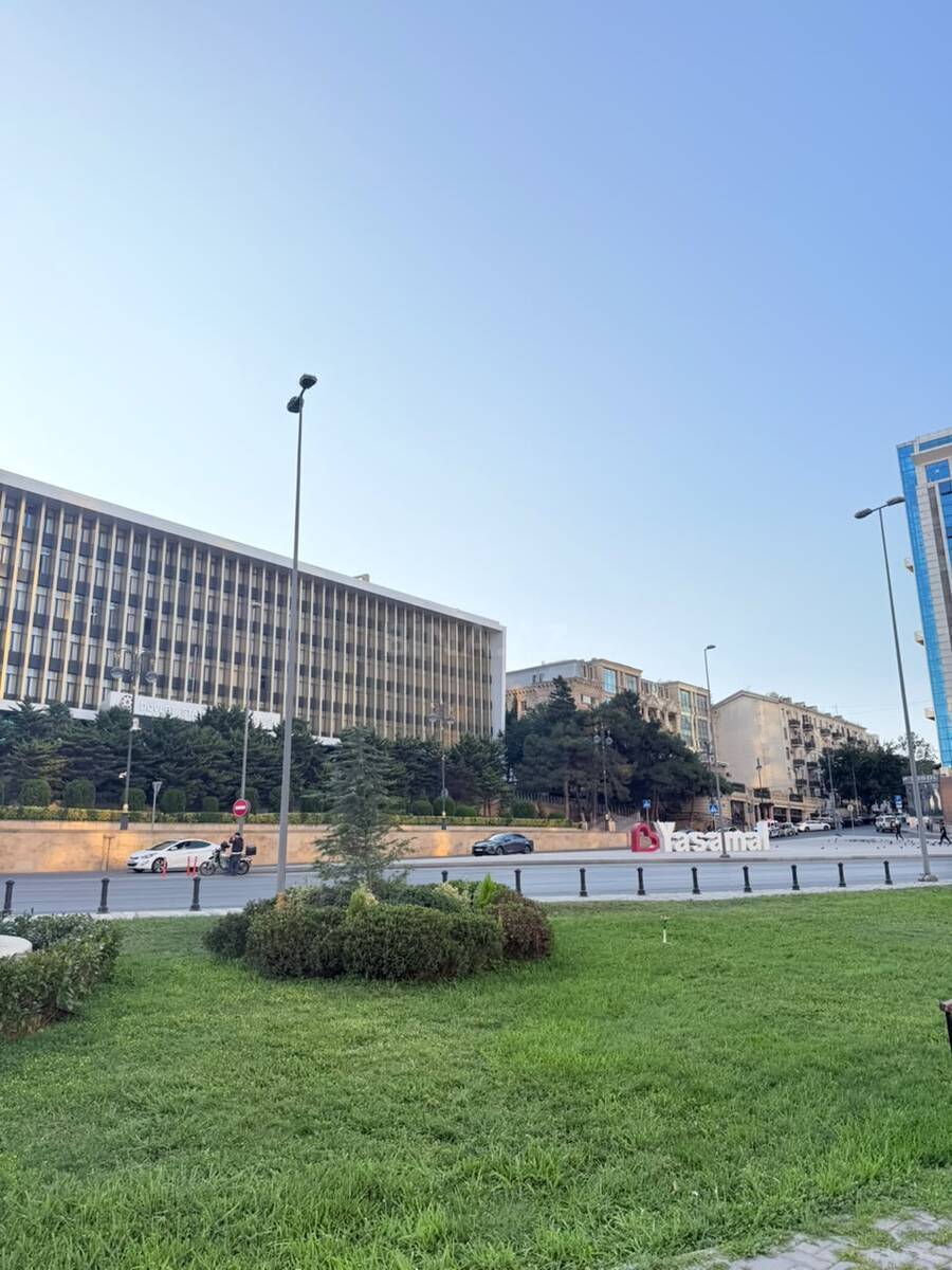 3 otaqlı Köhnə tikili, Nizami m., Bakı