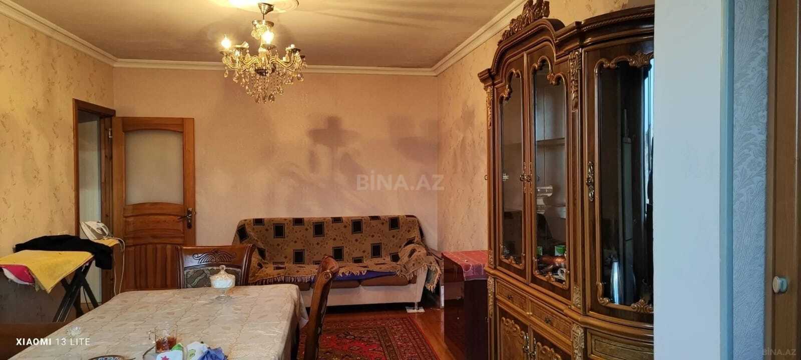 3 otaqlı Köhnə tikili, Bakıxanov q., Bakı