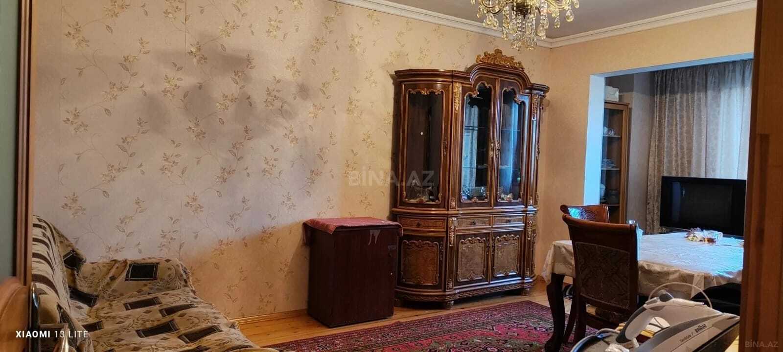 3 otaqlı Köhnə tikili, Bakıxanov q., Bakı